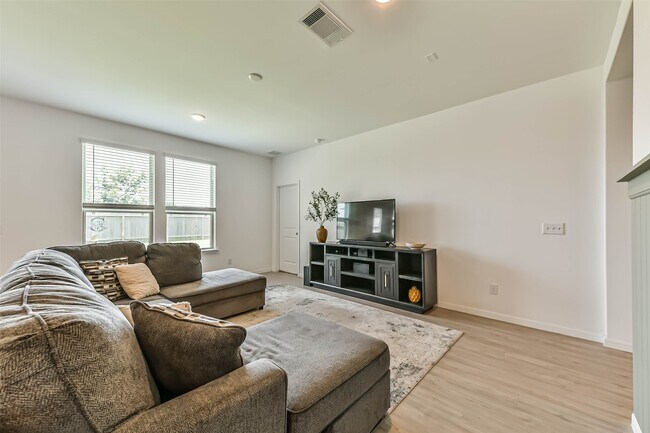 Building Photo - 339 Friesian Ct
