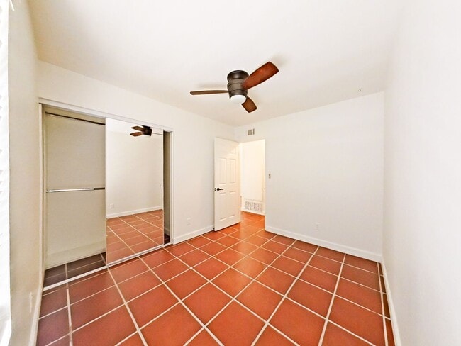 Building Photo - Charming 2-Bedroom Single-Story Furnished ...