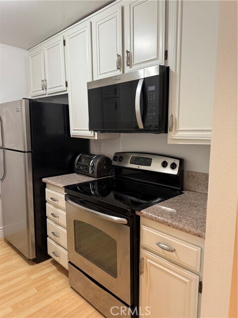 Building Photo - 898 Temple Terrace