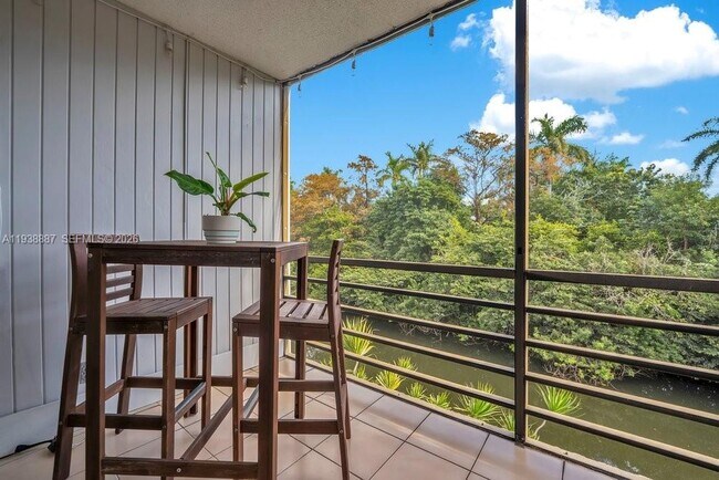 Building Photo - 105 Royal Pk Dr