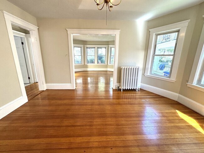 Building Photo - 20 Hunnewell Ave