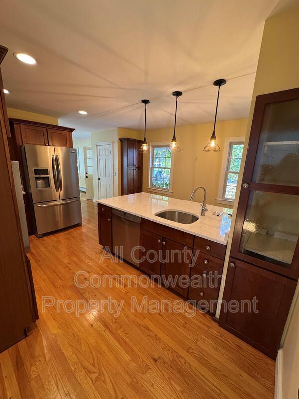 Building Photo - 49 Hoppin Hill Ave