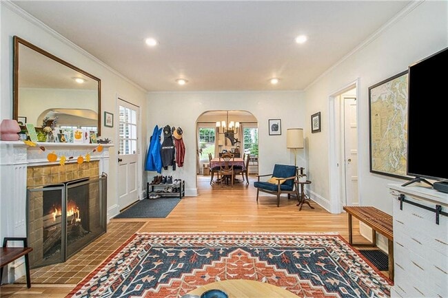 Building Photo - 942 Eulalia Rd NE