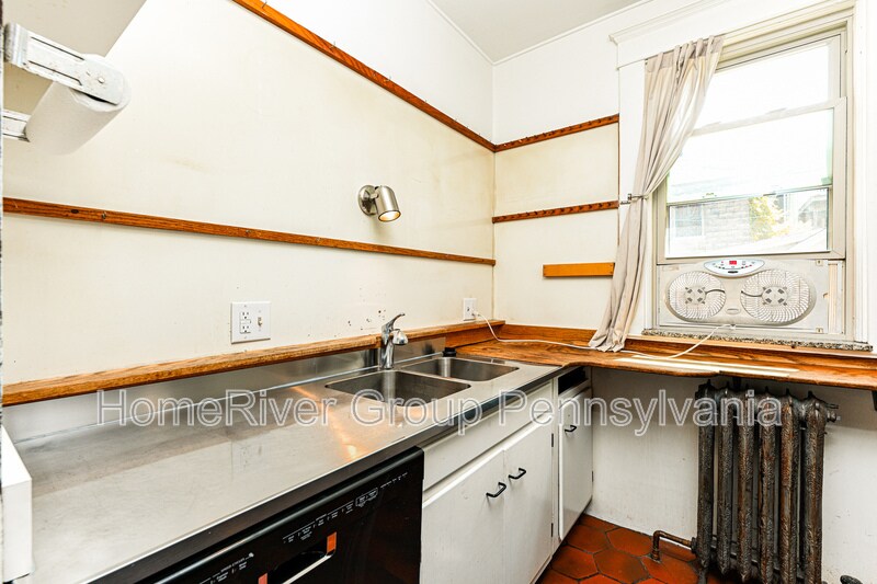 Building Photo - 3584 Beechwood Blvd