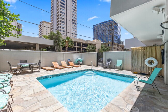 Building Photo - Ala Wai TH 1902