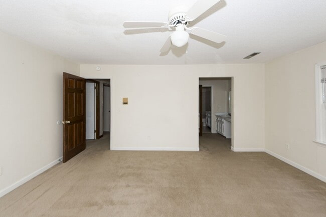 Building Photo - 5 Bedroom 3 Bath Home in Parkshore - Charl...