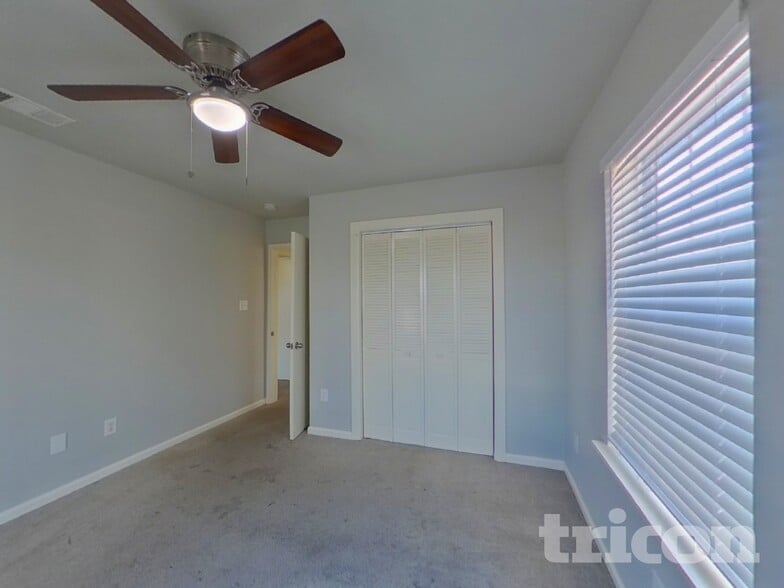 Building Photo - 624 Nora Ln