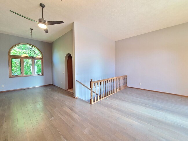 Building Photo - $3,250- 5 Bed / 3 Bath Beautiful Home in Upper South Hill