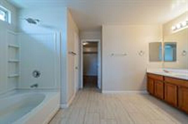 Building Photo - Limited Time: No Application Fee Required Apply for FREE — $55 Fee Waived 5 BDRM 2.5 BATHS