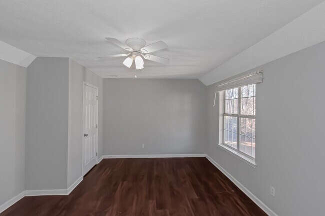 Building Photo - Spacious Home in Prime Location