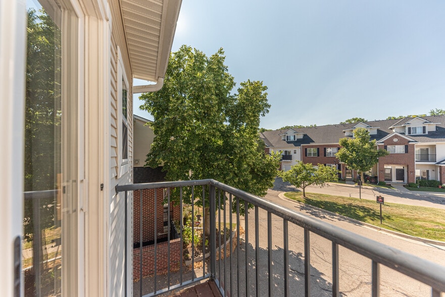 Building Photo - 301 Scio Village Ct