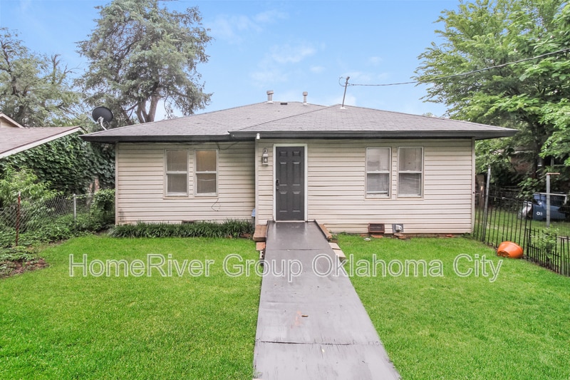 Building Photo - 2218 N Midwest Blvd