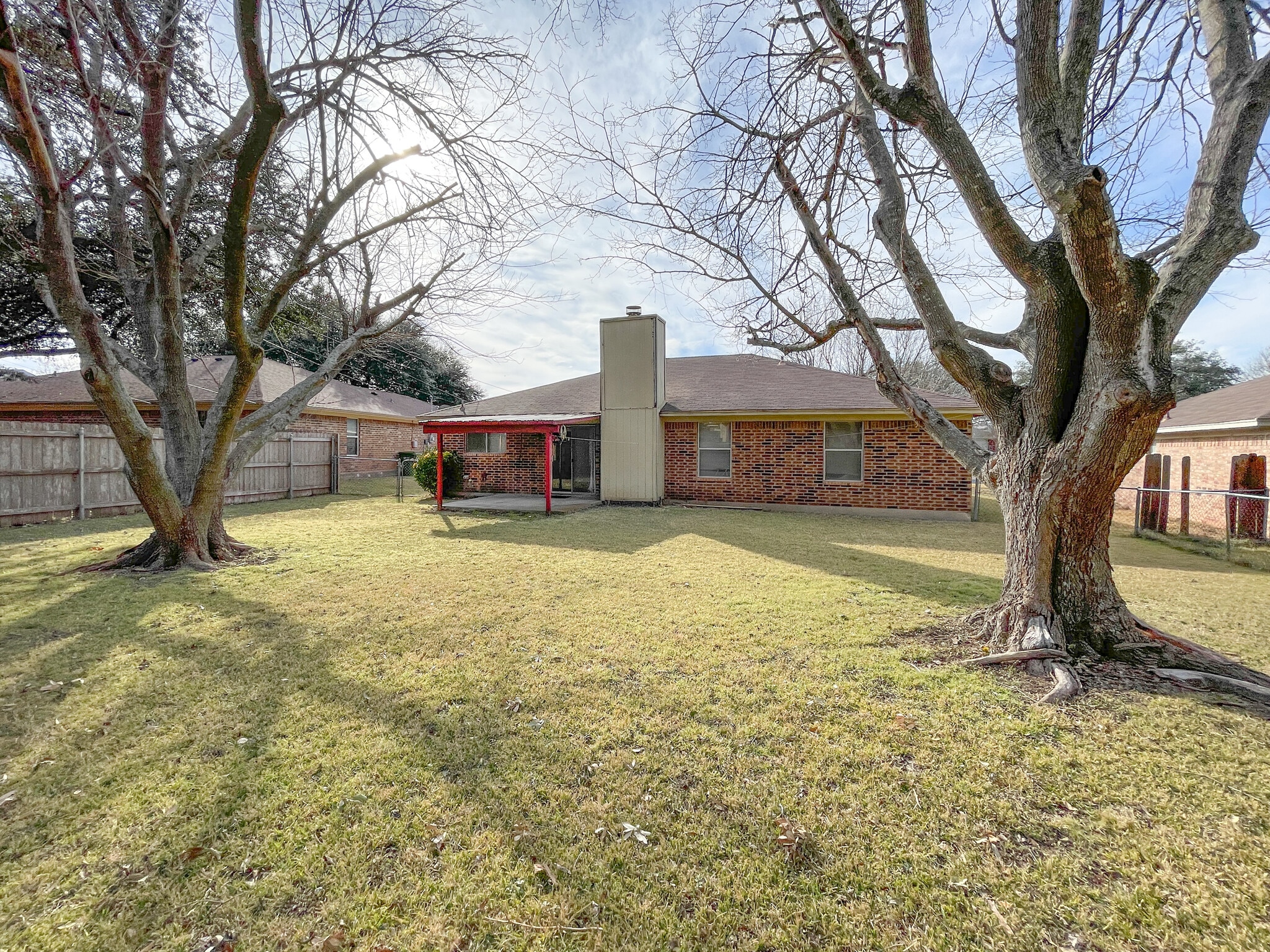 Building Photo - 2000 Ramada Dr