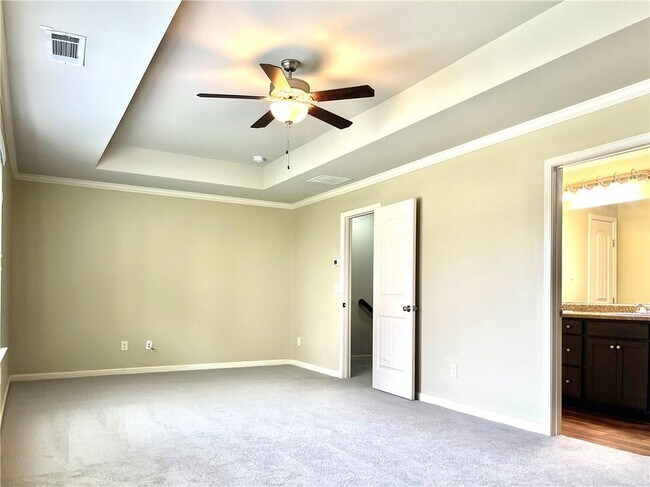 Building Photo - 348 Turtle Creek Dr