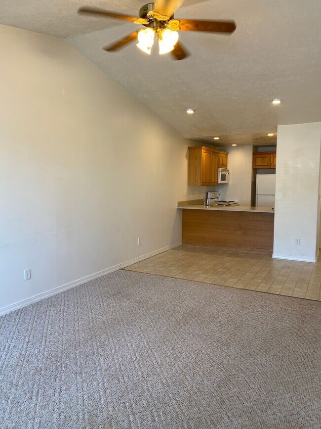 Building Photo - 2 Bed, 1 Bath Rocky Mountain Townhome w/ Garage & In-Unit Laundry