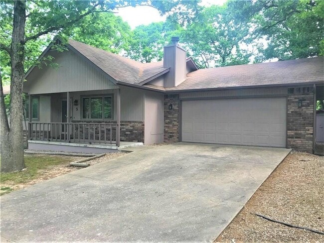 Building Photo - 5 Pinehurst Dr