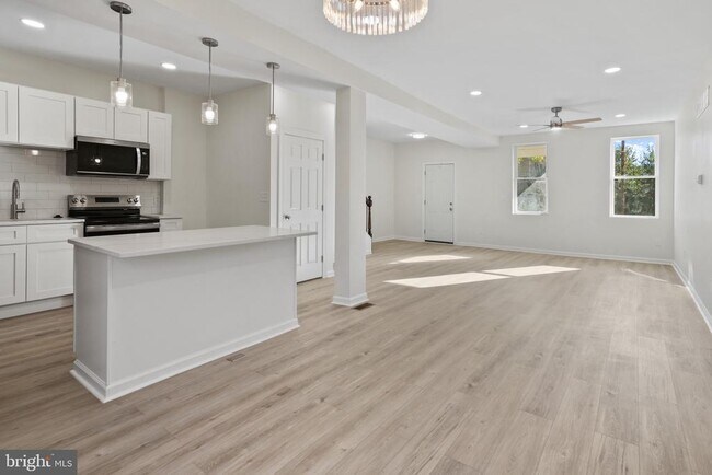 Building Photo - 112 N Hilton St