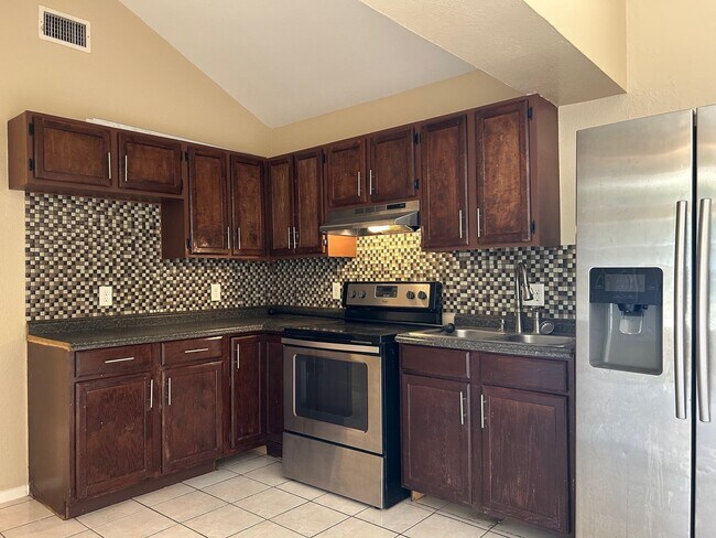 Building Photo - 8623 Oakridge Loop