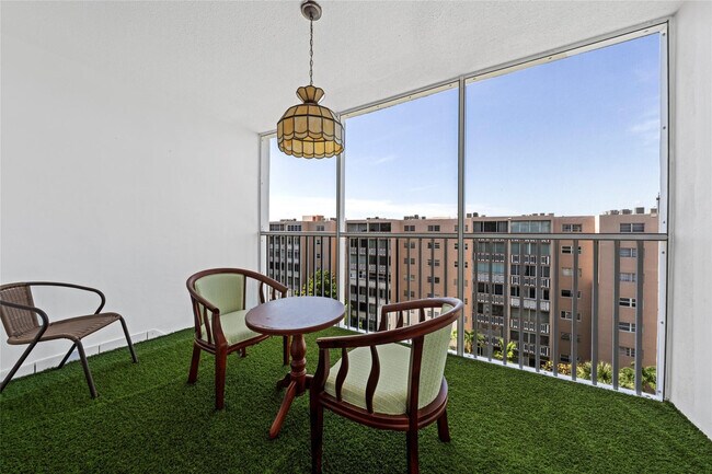 Building Photo - 319 NE 14th Ave