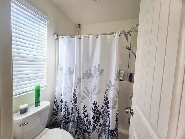 Building Photo - Beautiful Condo In a Nice Neighborhood 2 car garage