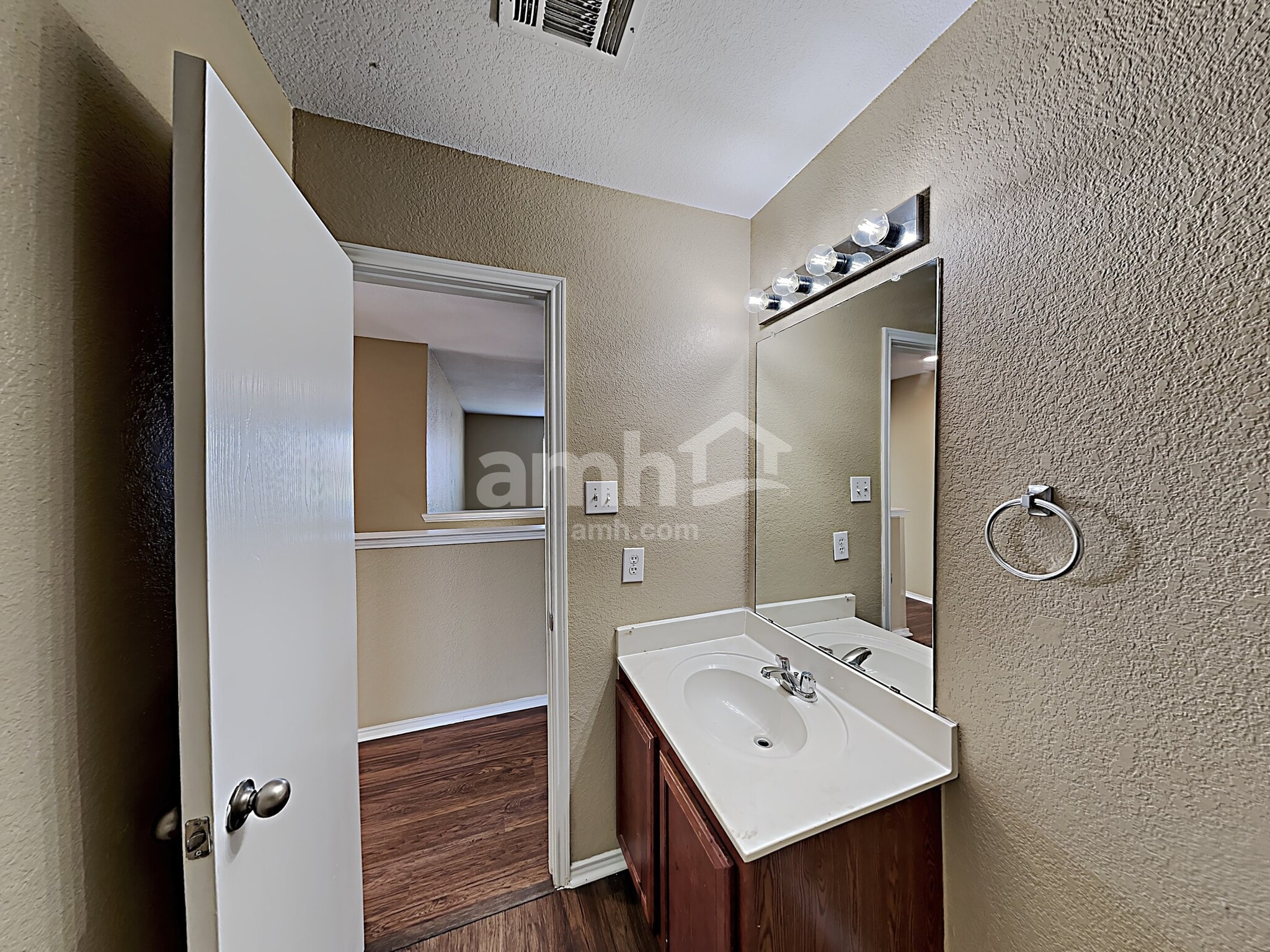 Building Photo - 8505 Hawkview Dr