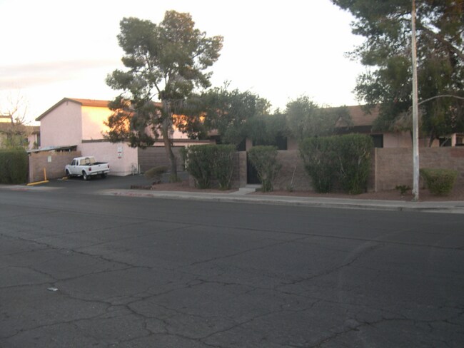 Building Photo - 4310 Caliente St