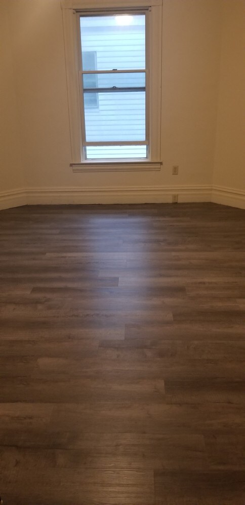 new dining room laminate flooring - 814 W Wood St