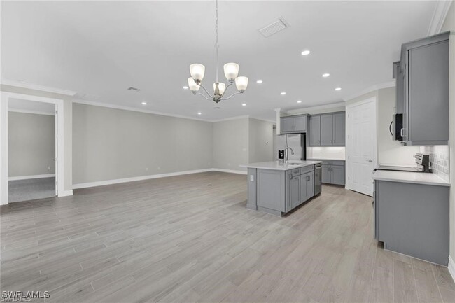 Building Photo - 319 Tamarindo Ln