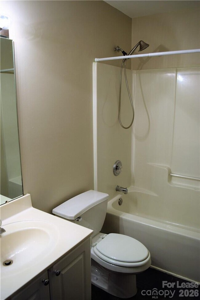 Building Photo - 21345 Aftonshire Dr