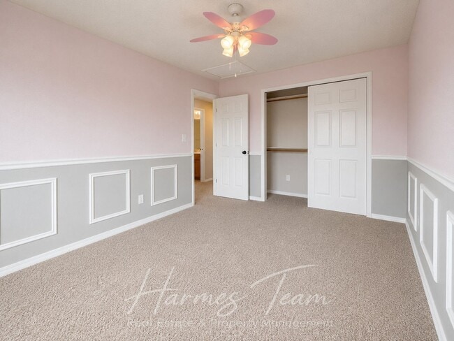 Building Photo - 5960 Grapevine Dr
