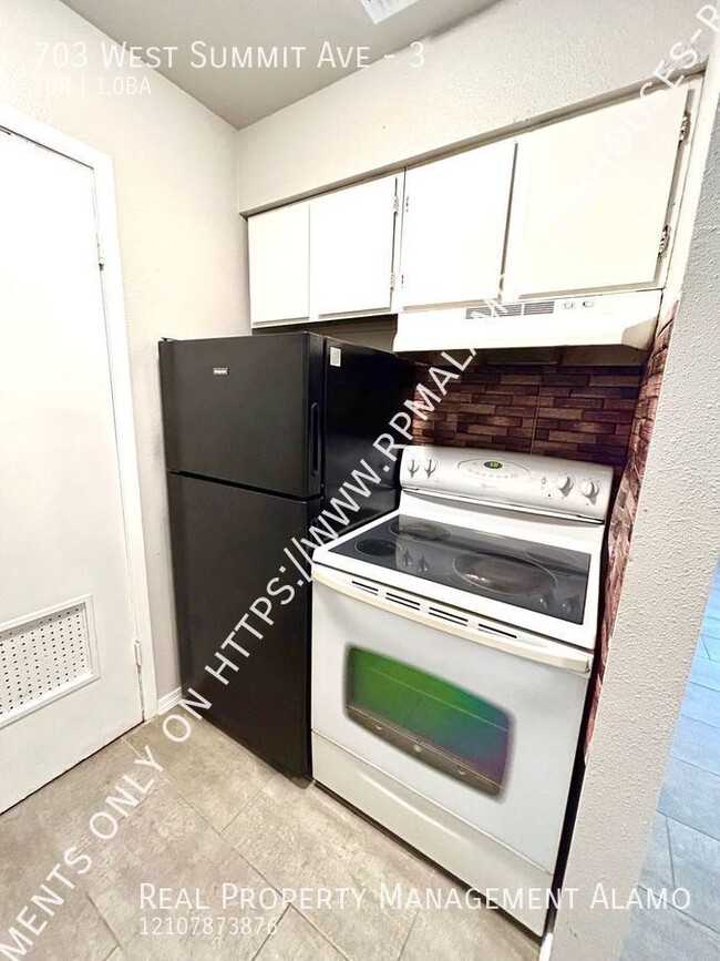 Building Photo - AVAILABLE NOW! 1 Bedroom / 1 Bath Unit Nea...