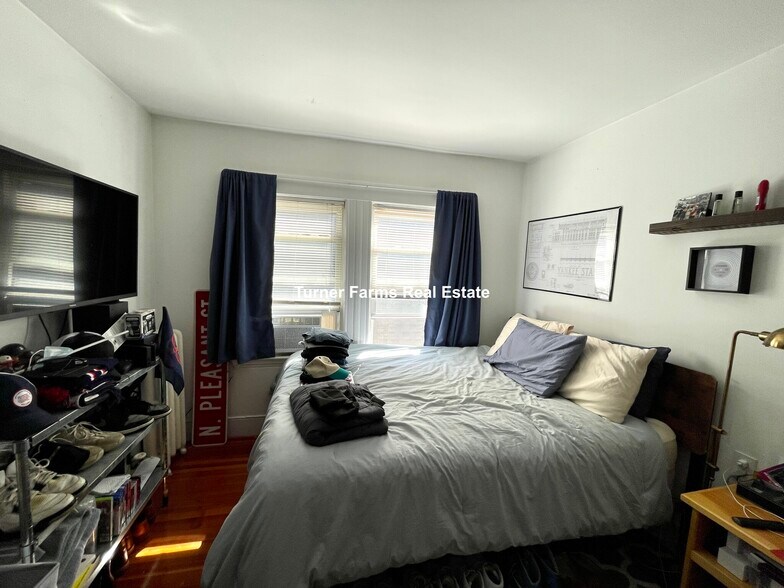 Building Photo - 10 Evergreen Ave