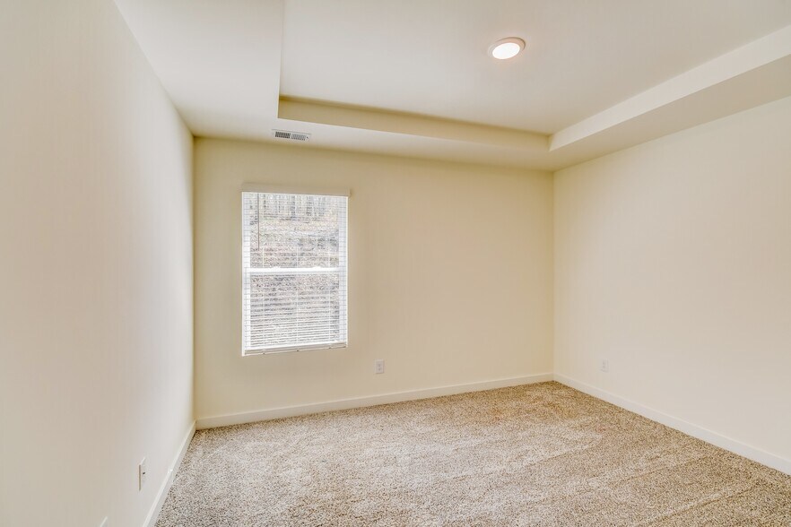 Building Photo - 14 Deer Creek Dr