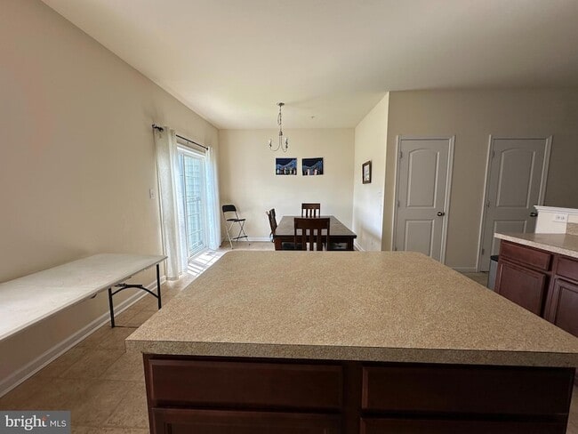 Building Photo - 103 Russell Ln