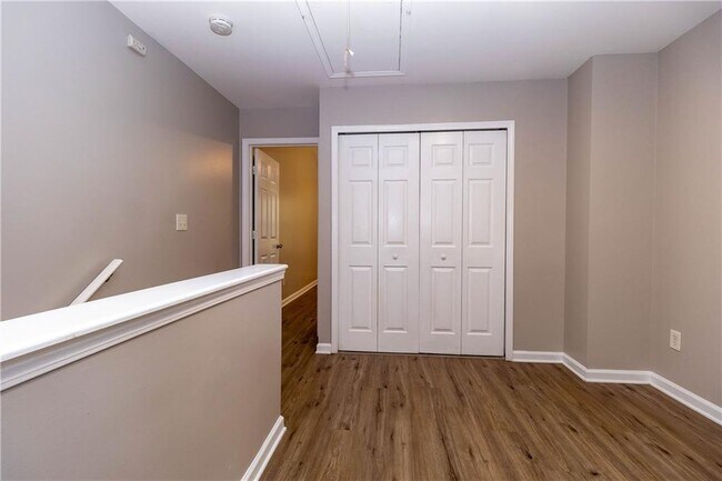 Building Photo - 745 Crestwell Cir