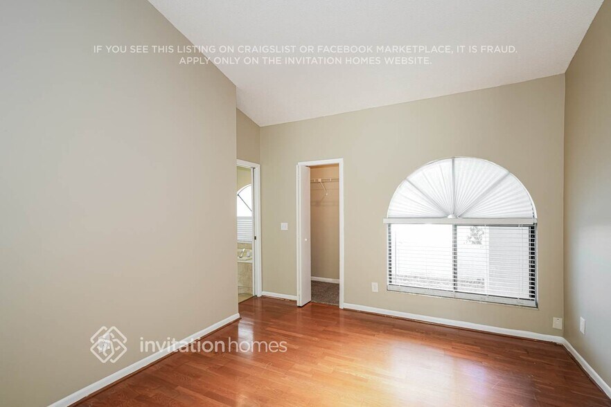 Building Photo - 3214 N Thackery Wy