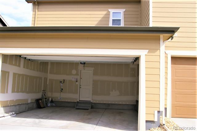 Building Photo - 2811 Summer Day Ave