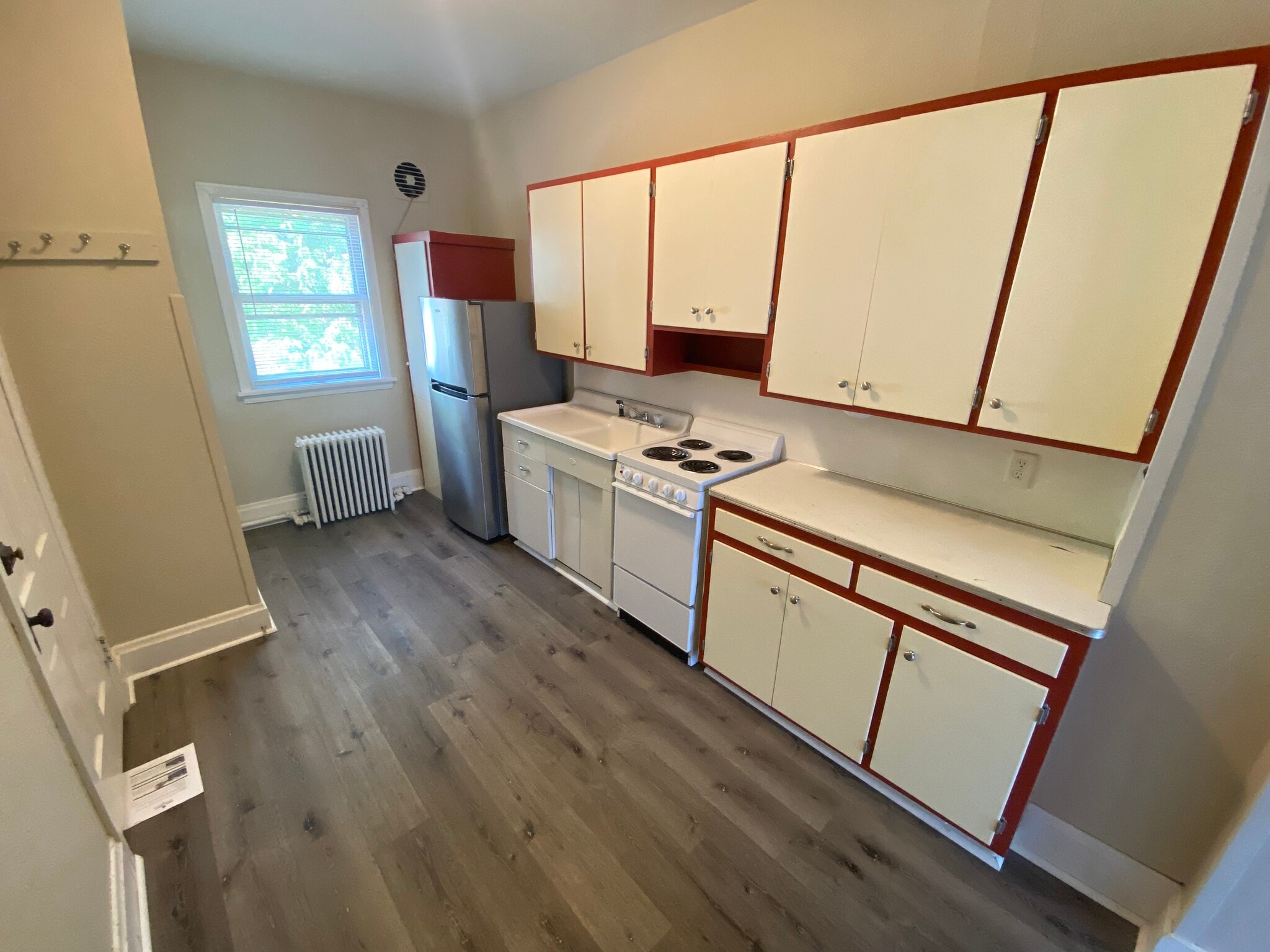 Building Photo - 221 8th St S