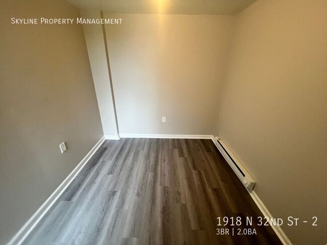 Building Photo - Newly Renovated 3 Bedroom Apartment For Re...