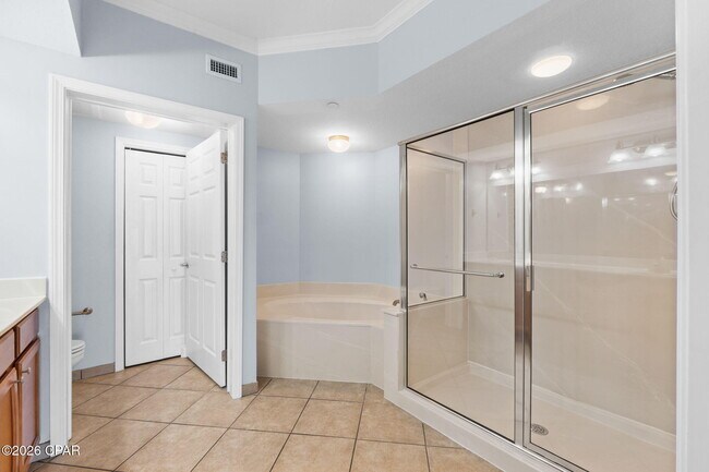 Building Photo - 2400 Grandiflora Blvd