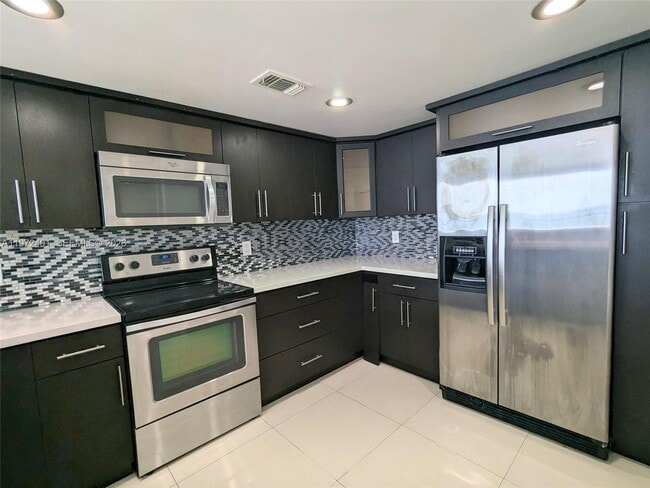 Building Photo - 555 NE 15th St