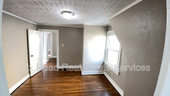 Building Photo - 1303 Kumler Ave