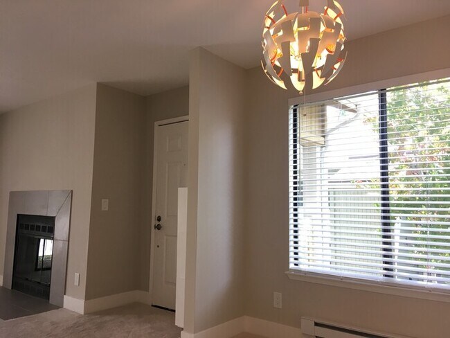 Building Photo - Charming One Bedroom in Cove at Marina Bay