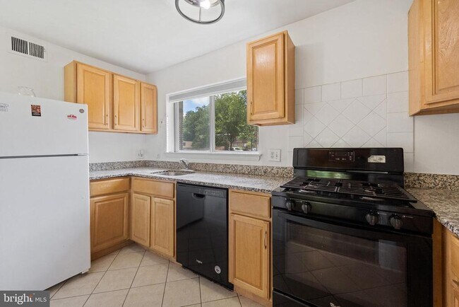 Building Photo - 11606 Vantage Hill Rd