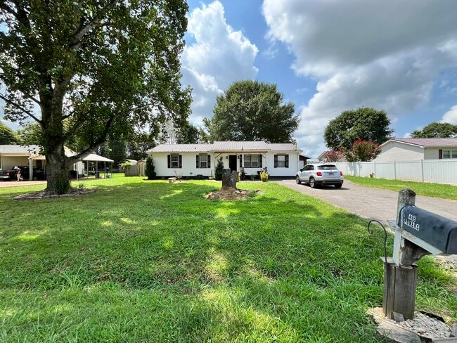 Primary Photo - 418 Woods Edge Rd