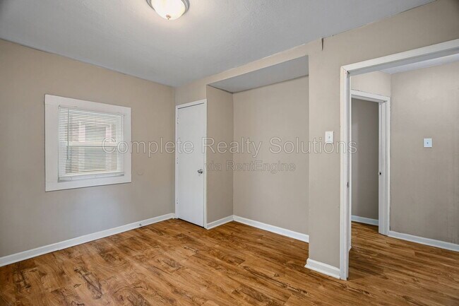 Building Photo - 449 S Dade Ave
