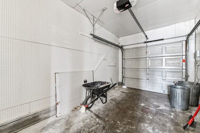 Building Photo - Stunning Single Family Home | 4BR/2BA | 1-Car Covered Parking | Fenced backyard