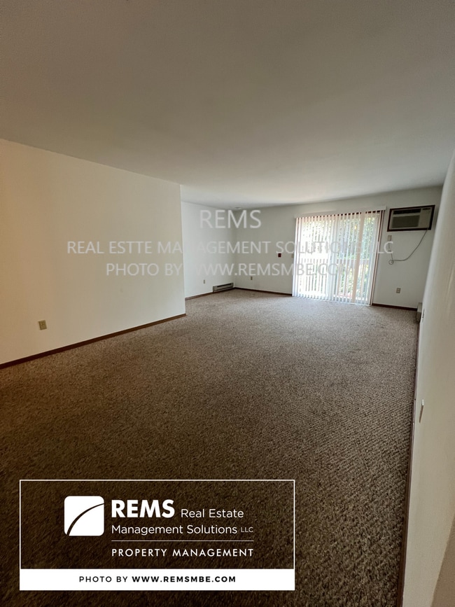 Building Photo - 544 E Slifer St