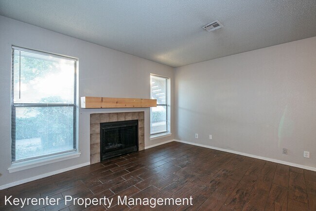 Building Photo - 1 br, 1 bath House - 2421 E 87th St - Unit...