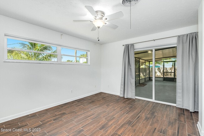 Building Photo - 250 Carib Dr